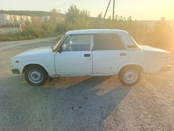1991 Lada (ВАЗ) 2105, белый, 100000 рублей - вид 2