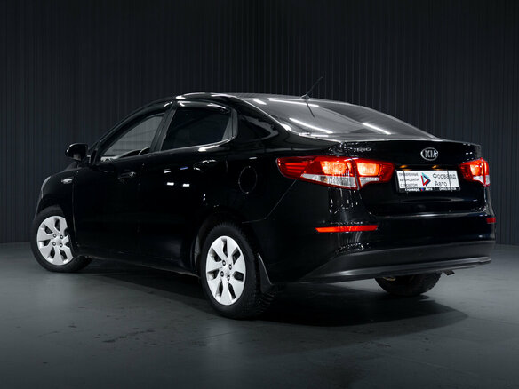 2015 Kia Rio III Рестайлинг, чёрный, 900000 рублей - вид 4