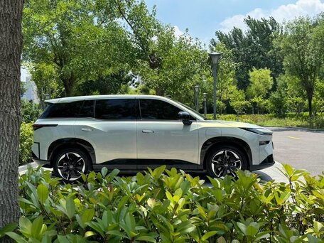2026 Toyota bZ3X 58.3 kWh, серебристый, 2800077 рублей, вид 4