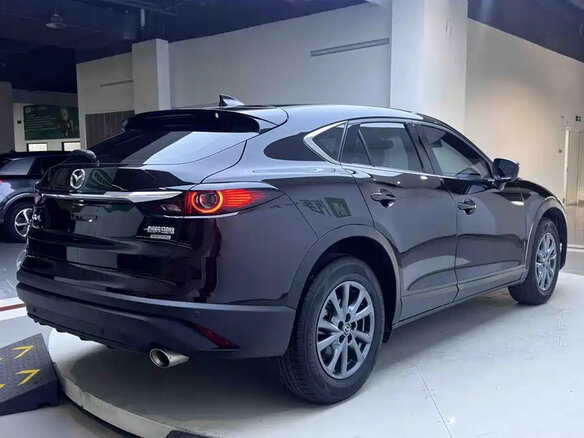 2023 Mazda CX-4 I Рестайлинг, чёрный, 1760000 рублей - вид 4