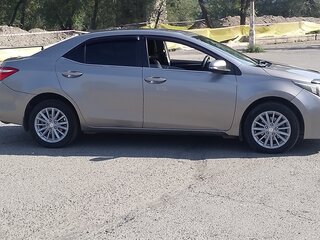 2013 Toyota Corolla XI (E160, E170, E180), золотистый, 1300000 рублей, вид 2
