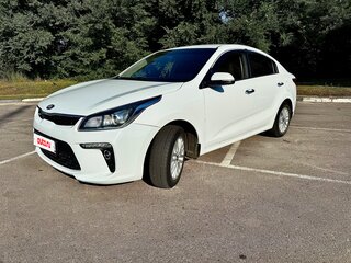 2018 Kia Rio IV, белый, 1386666 рублей, вид 3