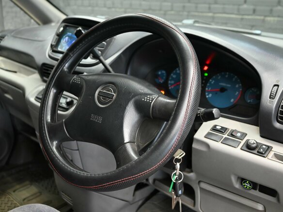 2000 Nissan Serena II (C24), серый - вид 12
