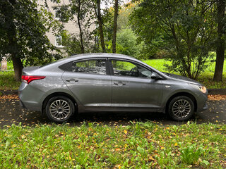 2019 Hyundai Solaris II, серый, 1400000 рублей, вид 2