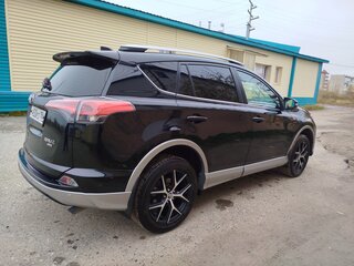 2016 Toyota RAV4 IV (XA40) Рестайлинг, чёрный, 2100000 рублей, вид 3