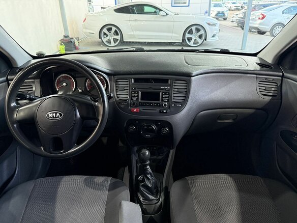 2011 Kia Rio II Рестайлинг, бежевый, 570000 рублей - вид 9