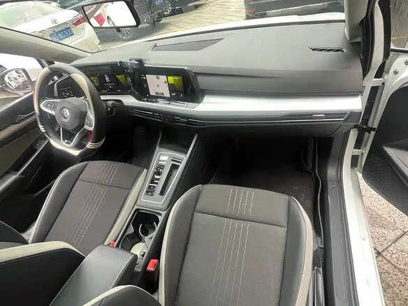2022 Volkswagen Golf VIII, белый, 1599111 рублей - вид 5