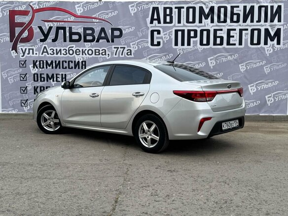 2020 Kia Rio IV Рестайлинг, серый, 1577000 рублей - вид 5