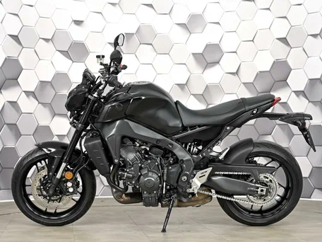 2021 Yamaha MT-09 (FZ-09), чёрный, 1027000 рублей, вид 4