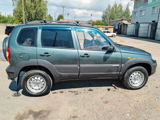 2011 Chevrolet Niva I Рестайлинг, серый, 425000 рублей, вид 2