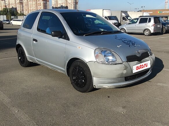 1999 Toyota Vitz I (P10), серебристый, 320000 рублей - вид 3
