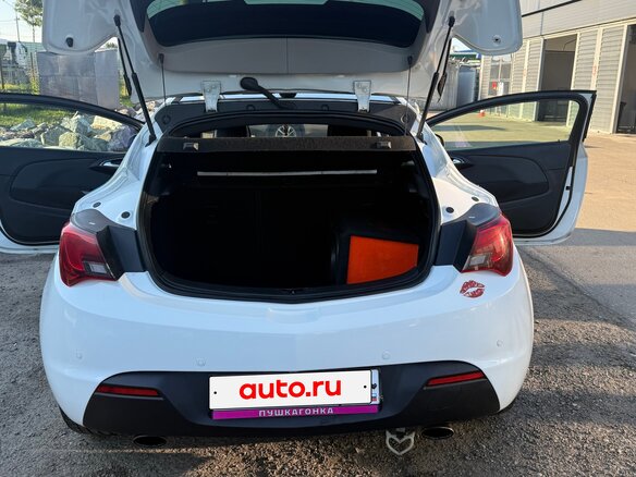 2012 Opel Astra GTC J Рестайлинг, белый, 1200000 рублей - вид 17