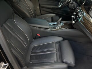 2019 BMW 5 серии 540i VII (G30/G31/G38), чёрный, 5200000 рублей, вид 5