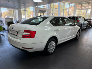 2019 Skoda Octavia III (A7) Рестайлинг, белый, 1840000 рублей, вид 4