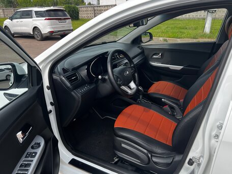 2013 Kia Rio 4-speed III, белый, 780000 рублей, вид 5