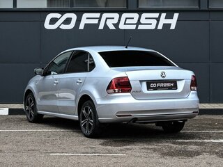 2016 Volkswagen Polo V Рестайлинг, серебристый, 1249000 рублей, вид 2