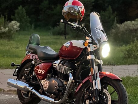 2025 Royal Enfield Super Meteor, красный, 650000 рублей, вид 1