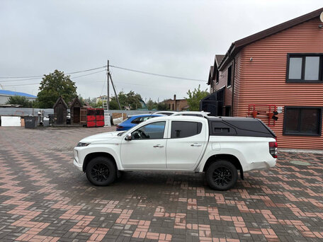 2021 Mitsubishi L-Series, белый, 2550000 рублей, вид 2
