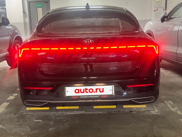 2021 Kia K5 III, чёрный, 2550000 рублей - вид 4