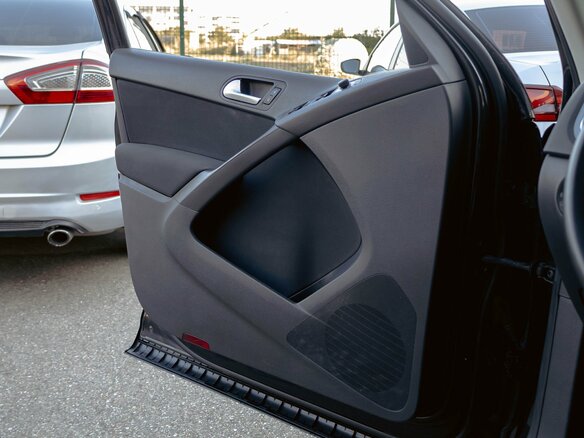 2012 Volkswagen Tiguan I Рестайлинг, чёрный, 1295000 рублей - вид 13