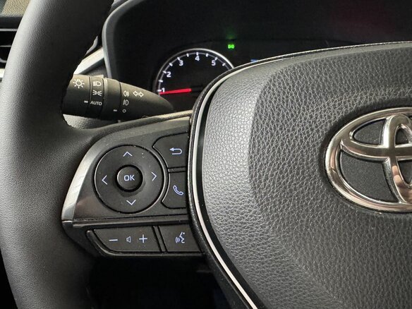 2021 Toyota RAV4 V (XA50), чёрный, 3188000 рублей - вид 11