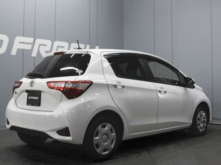 2019 Toyota Vitz III (XP130) Рестайлинг 2, белый, 945000 рублей, вид 2