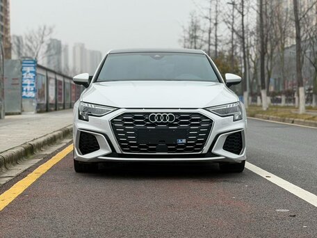 2022 Audi A3 Sportback 35 TFSI IV (8Y), белый, 1554000 рублей, вид 2