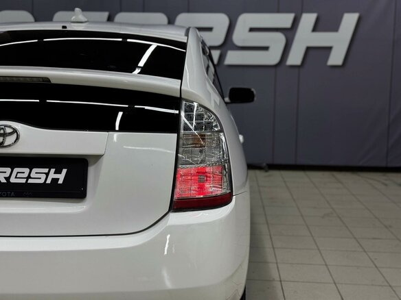 2010 Toyota Prius JDM II Рестайлинг (XW20), белый, 749000 рублей - вид 15