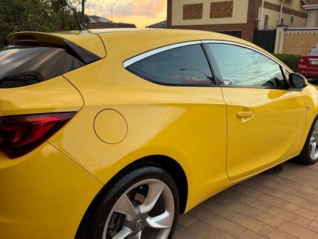 2014 Opel Astra GTC J Рестайлинг, жёлтый, 800000 рублей, вид 3