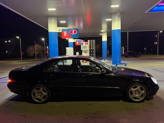 1999 Mercedes-Benz S-Класс 320 IV (W220), чёрный, 450000 рублей, вид 2