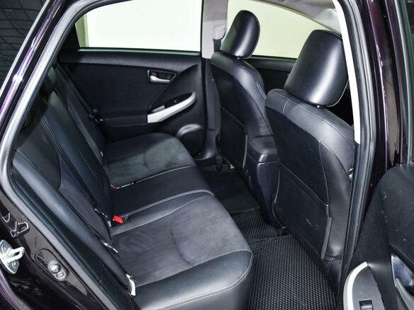 2013 Toyota Prius III Рестайлинг (XW30), фиолетовый - вид 13