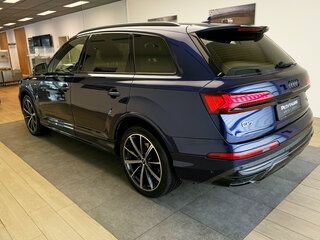 2020 Audi Q7 45 TDI II (4M) Рестайлинг, синий, 6470000 рублей, вид 4