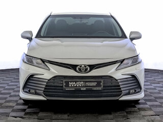 2021 Toyota Camry VIII (XV70) Рестайлинг, белый, 3190000 рублей, вид 2