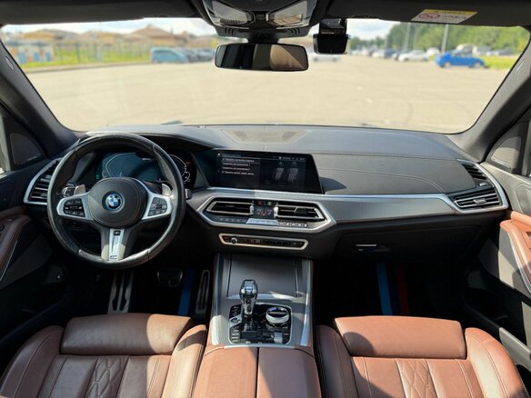 2022 BMW X5 45e IV (G05/G18), синий, 7900000 рублей - вид 31