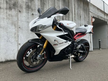 2015 Triumph Daytona 675, белый, 747000 рублей, вид 3