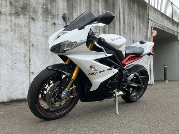 2015 Triumph Daytona 675, белый, 747000 рублей - вид 2