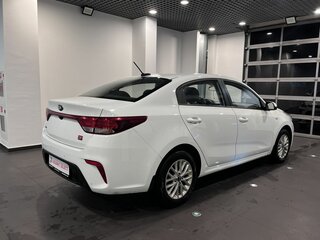 2018 Kia Rio IV, белый, 1380000 рублей, вид 3