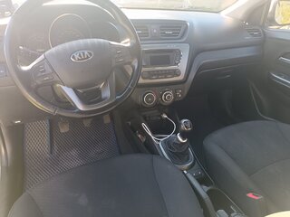 2014 Kia Rio 5-speed III, серебристый, 600000 рублей, вид 4