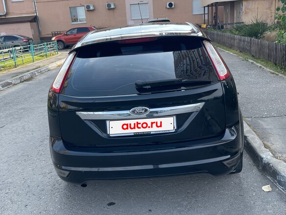 2010 Ford Focus II Рестайлинг, чёрный - вид 2