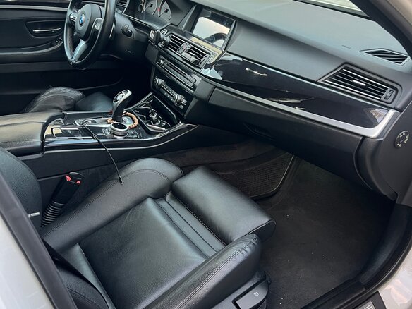 2010 BMW 5 серии 520d VI (F10/F11/F07), белый, 1700000 рублей - вид 6