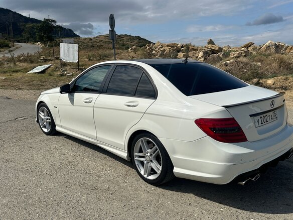 2011 Mercedes-Benz C-Класс 180 BlueEFFICIENCY III (W204) Рестайлинг, белый, 1050000 рублей - вид 4