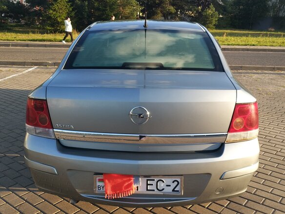 2011 Opel Astra H Рестайлинг, серый, 600000 рублей - вид 4