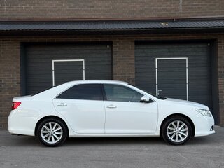 2013 Toyota Camry VII (XV50), белый, 1750000 рублей, вид 5