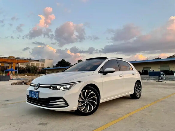 2023 Volkswagen Golf VIII, белый, 1780000 рублей