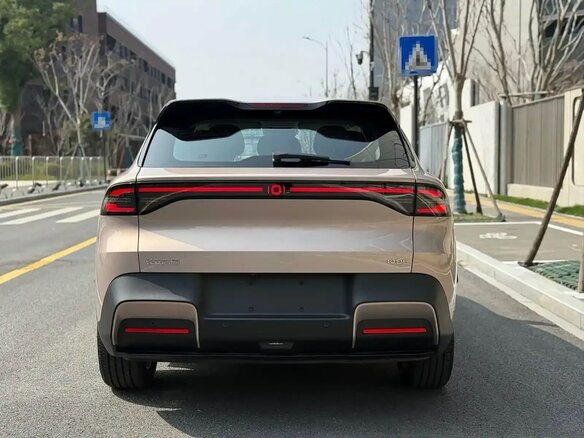 2026 Changan Qiyuan Q05 40.3 kWh II, золотистый, 2015000 рублей - вид 4