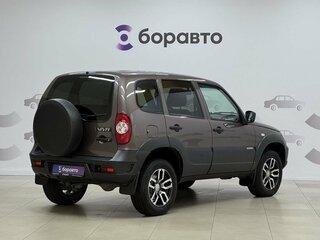 2017 Chevrolet Niva I Рестайлинг, коричневый, 820000 рублей, вид 4
