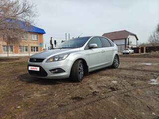 2011 Ford Focus II Рестайлинг, серебристый, 500000 рублей, вид 1