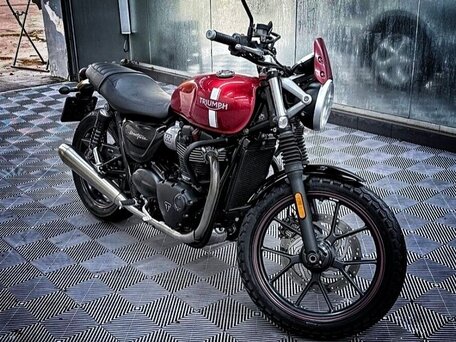 2016 Triumph Street Twin, красный, 730000 рублей, вид 4