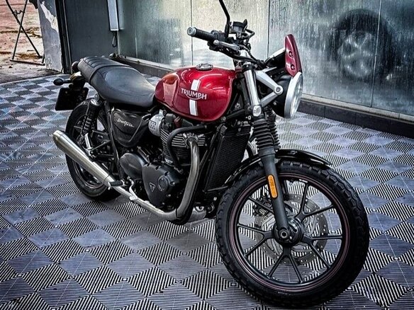 2016 Triumph Street Twin, красный, 730000 рублей - вид 3