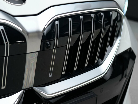 2025 BMW 5 серии 530i xDrive VIII (G60/G61/G68), белый, 8600000 рублей - вид 14
